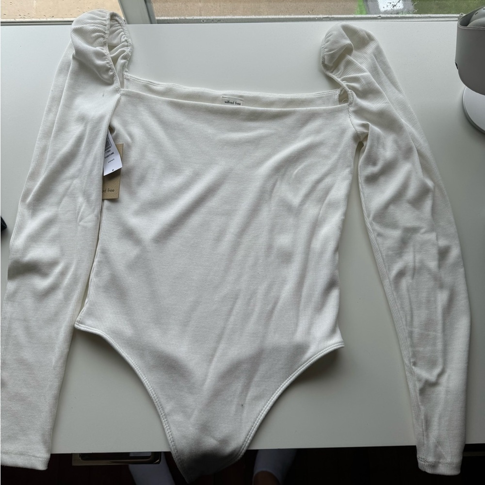 Aritzia wilfred free square neck body suit NWT size M